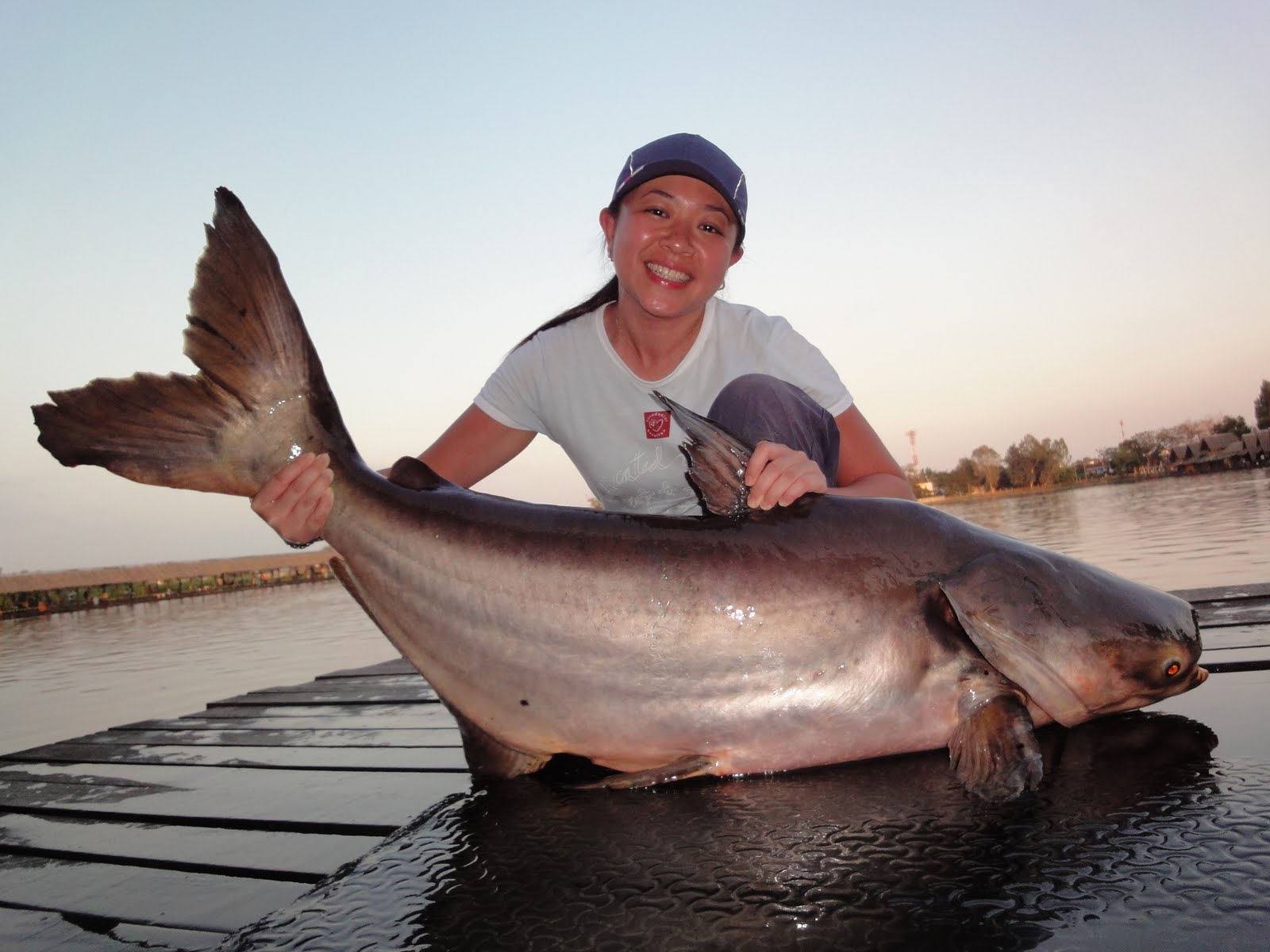 A customer with a large Mekong catfish in BKKGUY’s historical fishing archive